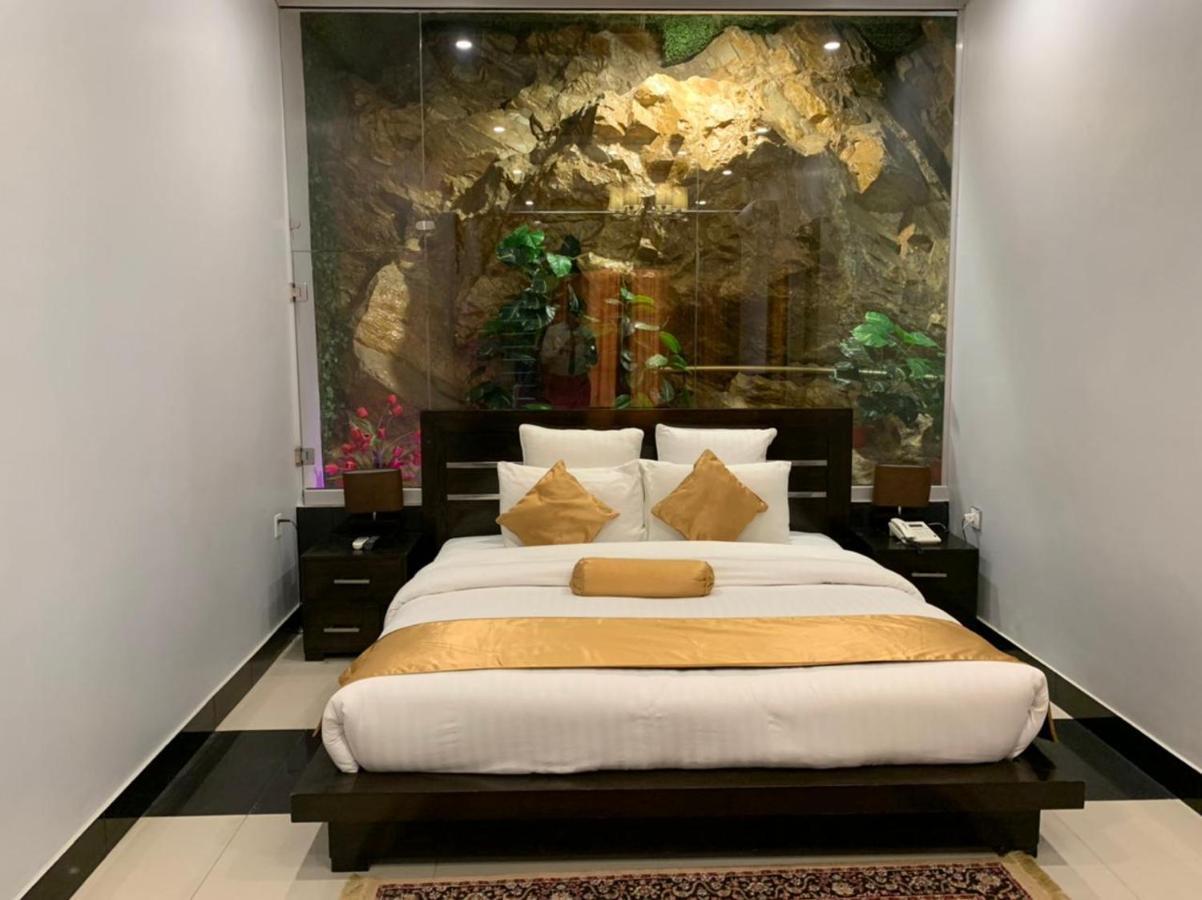 Burj Al Swat Hotel Saidu Sharif ภายนอก รูปภาพ
