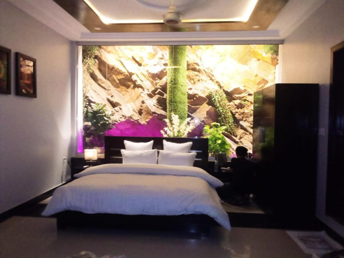 Burj Al Swat Hotel Saidu Sharif ภายนอก รูปภาพ